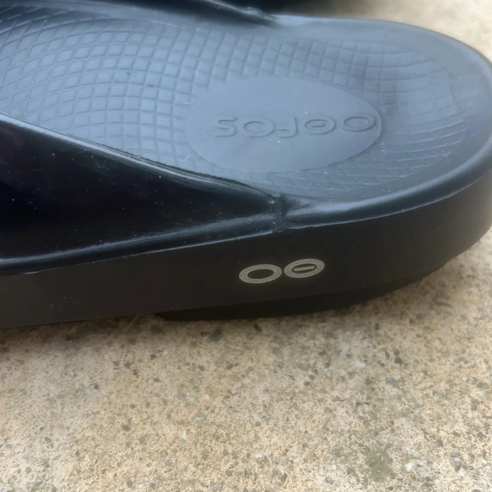 OOFOS Black Recovery Sandal Things Women's Size 9
